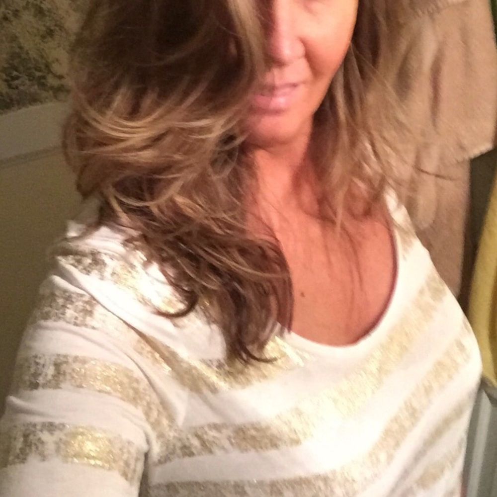White top w/horizontal Gold stripes
